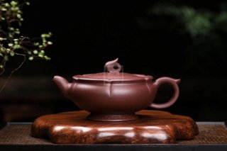 《月下菩提》宜興純手工紫砂壺全手工花器紫泥泡茶壺 《月下菩提》宜興純手工紫砂壺全手工花器紫泥泡茶壺
