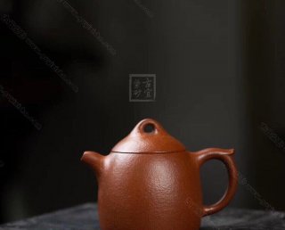 《秦權(quán)壺》 《秦權(quán)壺》