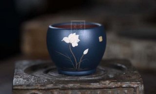 《主人杯泥繪堆繪紫砂杯》宜興正品紫砂壺名家作品全手工紫泥外粉綠泥精品 《主人杯泥繪堆繪紫砂杯》宜興正品紫砂壺名家作品全手工紫泥外粉綠泥精品