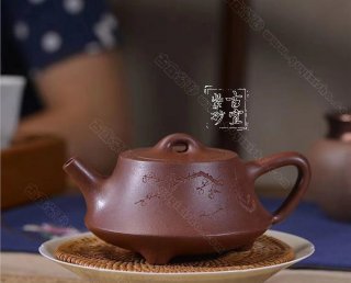 《柱礎》 《柱礎》