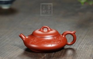 《扁玉》宜興紫砂壺助工純手工制100目朱泥收藏實用 《扁玉》宜興紫砂壺助工純手工制100目朱泥收藏實用