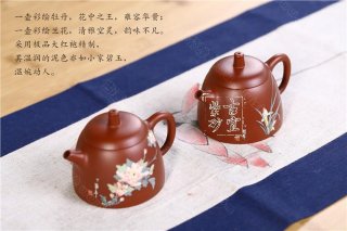 《花香宜人對(duì)壺》 《花香宜人對(duì)壺》