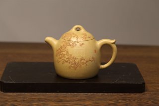 《松樹秦權》宜興紫砂壺本山段助理工藝美術師手工壺茶具秦權 《松樹秦權》宜興紫砂壺本山段助理工藝美術師手工壺茶具秦權