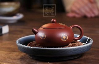 《印花扁西施》宜興紫砂壺實力派名家純手工禮品茶具紅皮龍西施茶壺 《印花扁西施》宜興紫砂壺實力派名家純手工禮品茶具紅皮龍西施茶壺