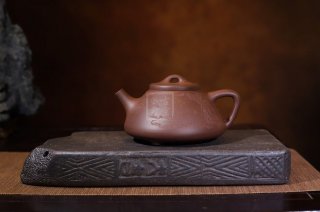 《石瓢》宜興工藝美術(shù)師手工紫砂壺紫泥料茶壺石瓢茶具 《石瓢》宜興工藝美術(shù)師手工紫砂壺紫泥料茶壺石瓢茶具