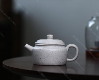 碧螺壺中香撲面，綠茶盞內(nèi)味如春。