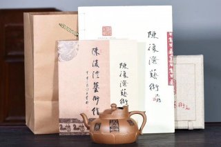 《禪蓮僧帽》宜興紫砂壺中國工藝美術大師手工降坡泥僧帽茶壺茶具紫砂泡茶 《禪蓮僧帽》宜興紫砂壺中國工藝美術大師手工降坡泥僧帽茶壺茶具紫砂泡茶