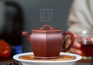 《六方漢瓦》 《六方漢瓦》