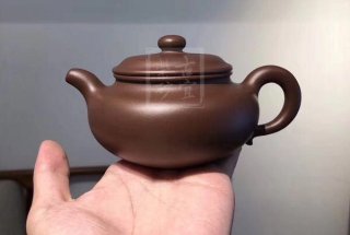 《仿古》仿古紫砂壺助理工藝美術師宜興手工茶壺紫泥壺 《仿古》仿古紫砂壺助理工藝美術師宜興手工茶壺紫泥壺