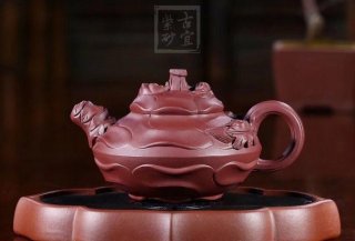 《風(fēng)卷葵》宜興紫砂壺高級工藝美術(shù)師純手工風(fēng)卷葵底槽青紫砂茶壺 《風(fēng)卷葵》宜興紫砂壺高級工藝美術(shù)師純手工風(fēng)卷葵底槽青紫砂茶壺