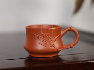《帶把朱泥竹節杯》 《帶把朱泥竹節杯》