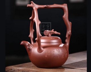 《東坡提梁》宜興紫砂壺全手工泡茶壺工藝美術師大師底槽青泥東坡提梁 《東坡提梁》宜興紫砂壺全手工泡茶壺工藝美術師大師底槽青泥東坡提梁