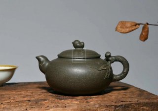 《鳥語花香》宜興紫砂壺高級工藝美術師手工蟹殼青段泥泡茶壺茶具 《鳥語花香》宜興紫砂壺高級工藝美術師手工蟹殼青段泥泡茶壺茶具