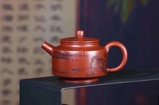 《金鐘》宜興德鐘紫砂助理工藝美術師手工大紅包泡茶壺套壺 《金鐘》宜興德鐘紫砂助理工藝美術師手工大紅包泡茶壺套壺