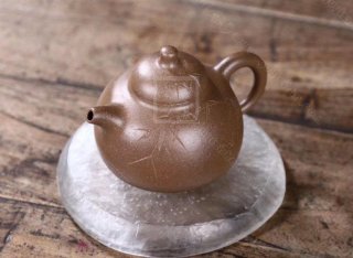 《三足乳丁》 《三足乳丁》